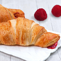 Круассан для выпекания с малиновой начинкой с/м 95г*30шт 2,85кг Десерт Фентези