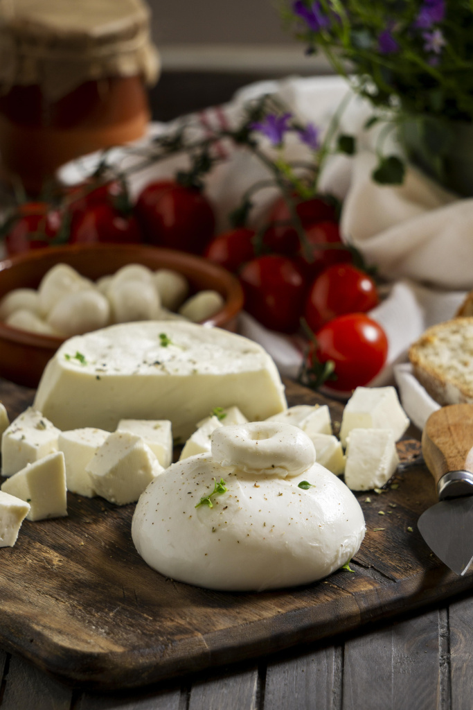 delicious-fresh-cheese-arrangement-min.jpg