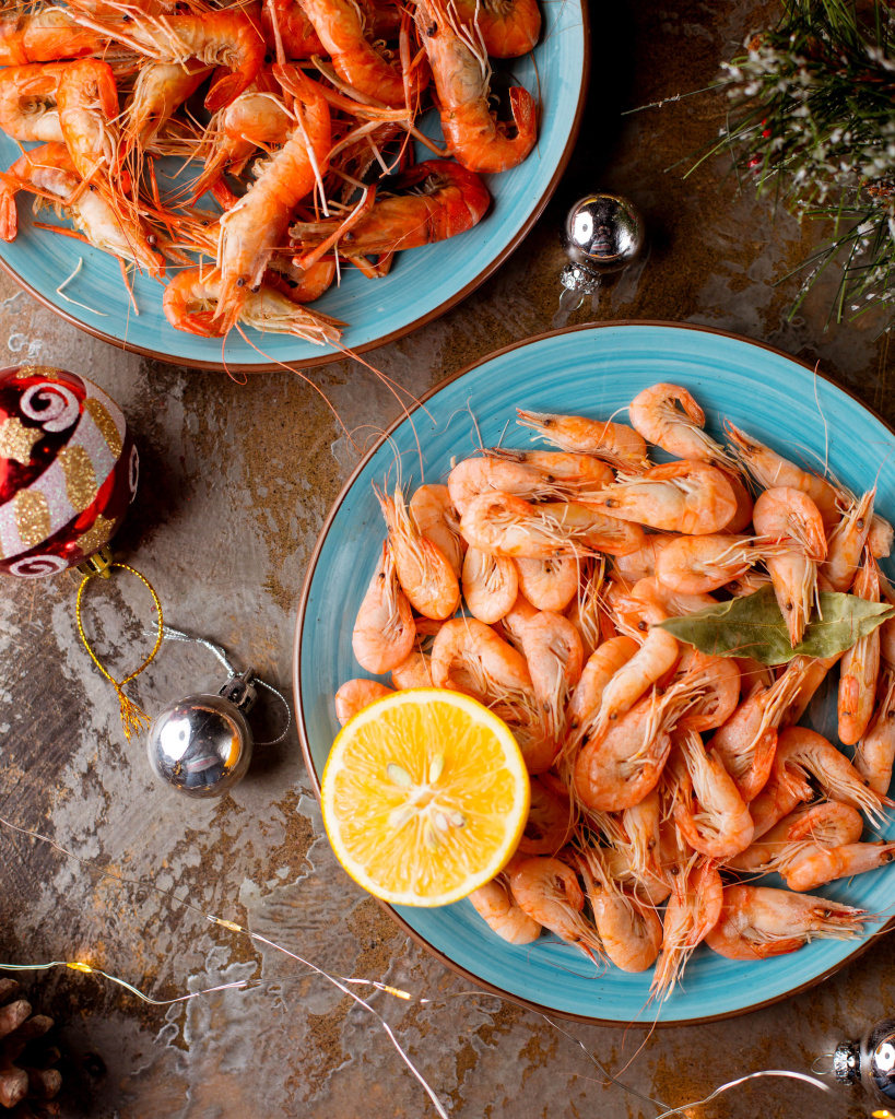top-view-prawns-plates-served-with-lemons-min.jpg