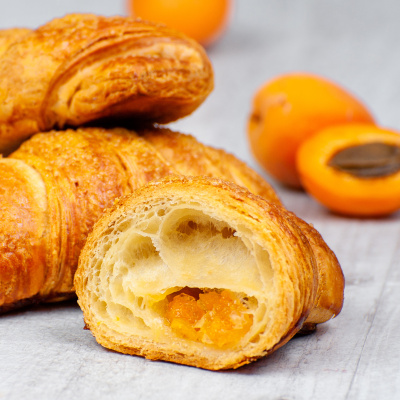 Круассан для выпекания с абрикосовой начинкой с/м 95г*30шт 2,85кг Десерт Фентези