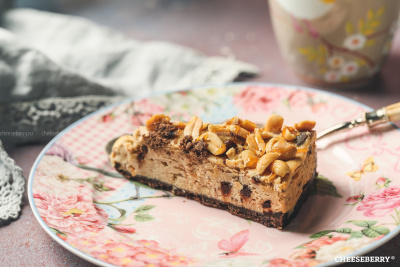 Чизкейк CHEESEBERRY Карамельный с арахисом 12 порций 1,2кг